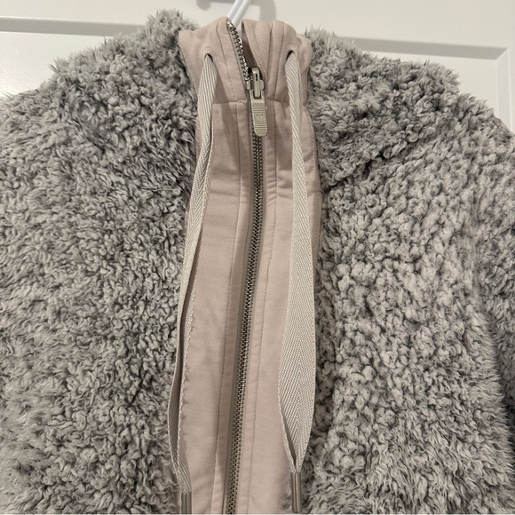 Lululemon Warmth Restore Sherpa Full Zip Jacket Hoodie Reversible Size Small - Picture 6 of 16